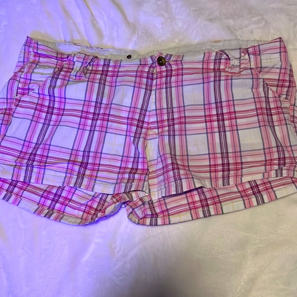Pink shorts - juniors
Color: Pink
Type: Shorts Size: 15
Cute and comfortable ♥️